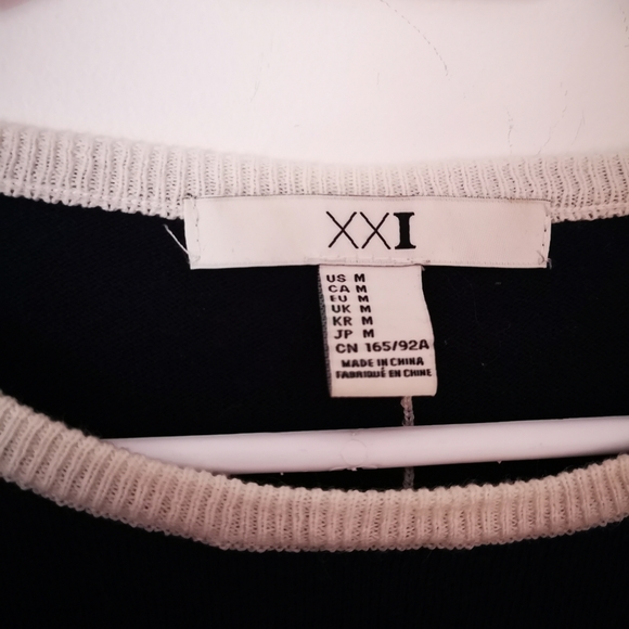 Forever 21 Light Sweater With Button Detail - Picture 7 of 8